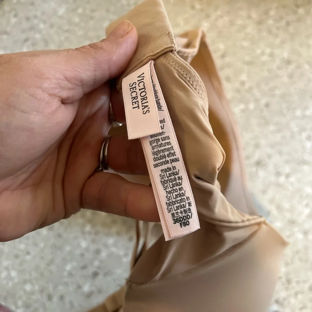 Victoria Secret 36DDD Seamless Tan Bra